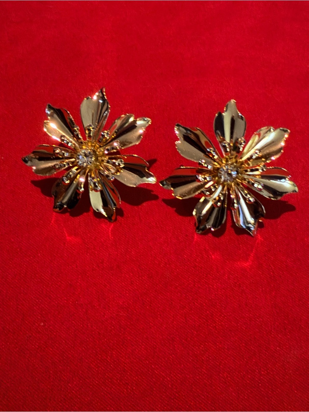 NWOT Gold Floral Petal Stud Earrings - Women's Jewelry